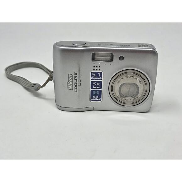 Nikon COOLPIX L3 5.1MP Digital Camera - Silver - Fully Functional— Only Camera - Picture 1 of 9
